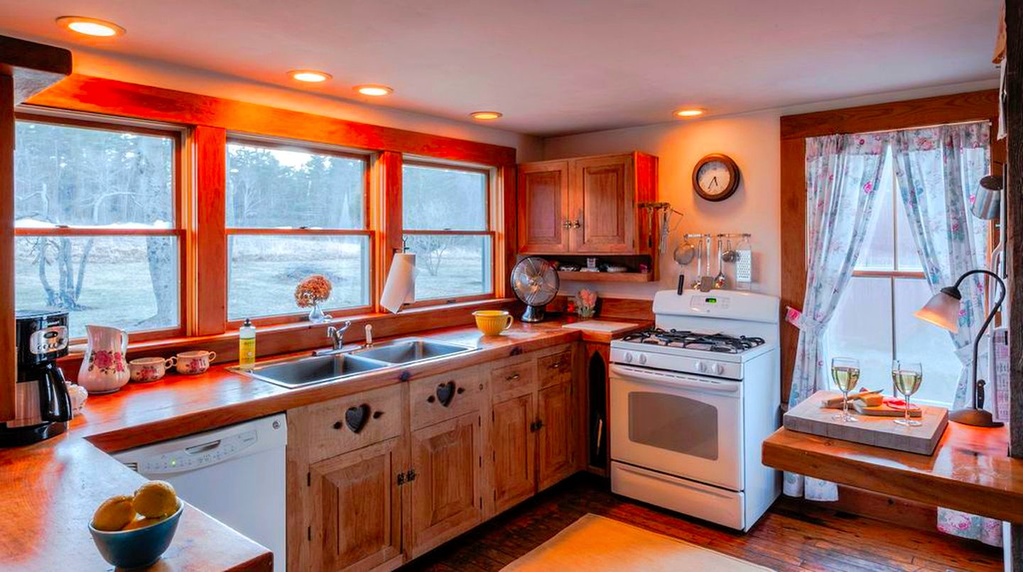 Gorgeous and Historical Cottage Rental near Mohawk Mountain, Connecticut