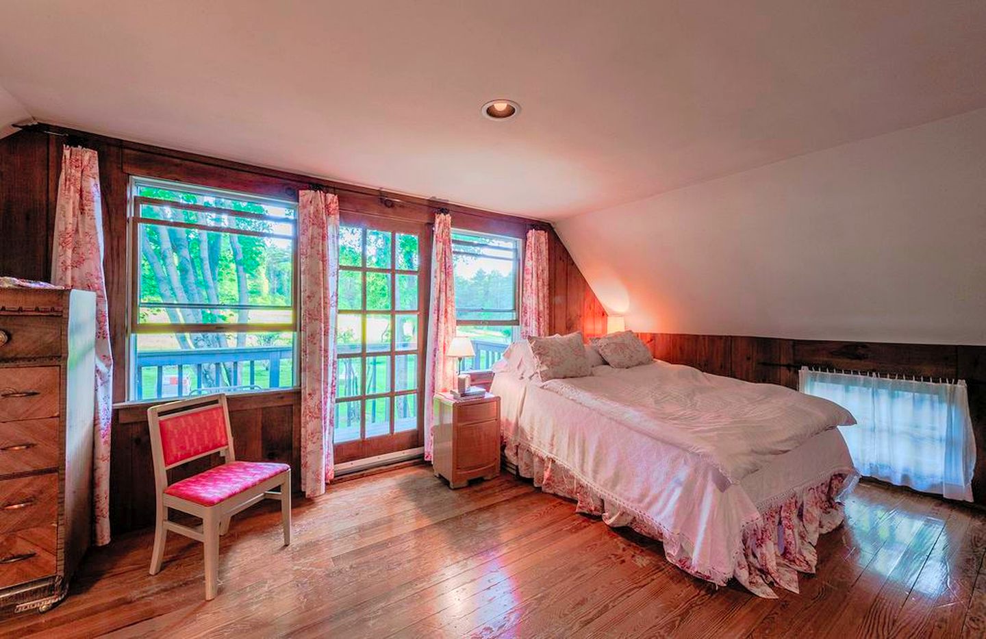 Gorgeous and Historical Cottage Rental near Mohawk Mountain, Connecticut