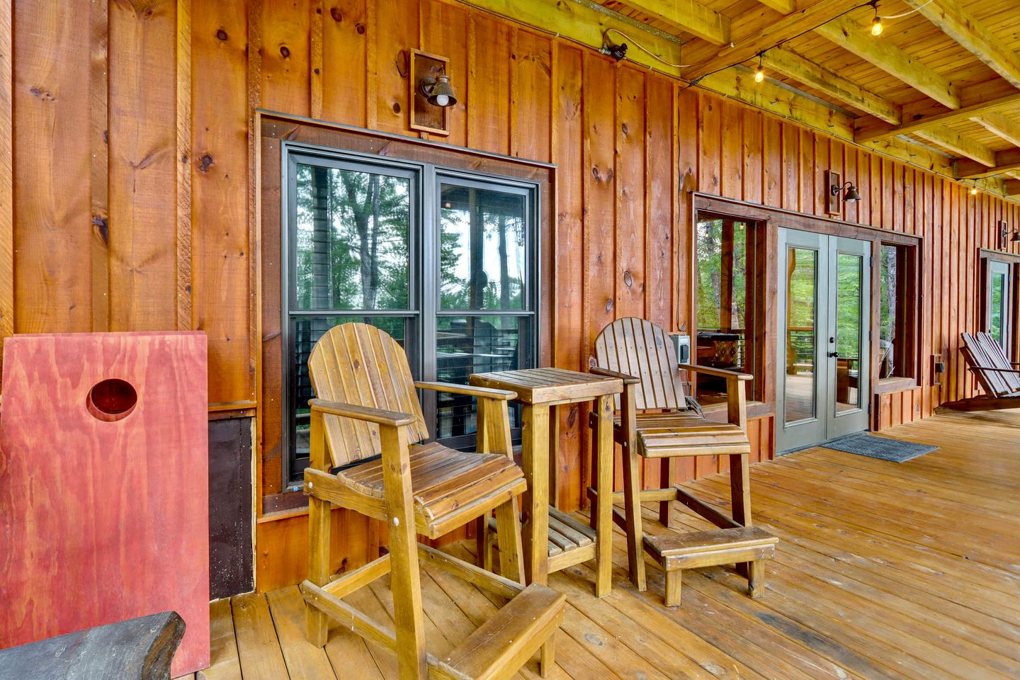 Glamping in the Mountains: Stunning Cabin with a Hot Tub near Morganton, Georgia