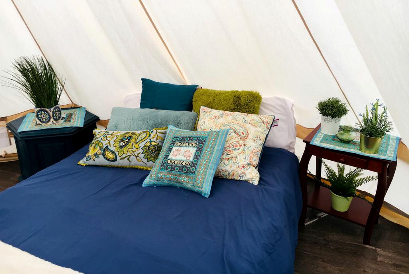 AB Elevated Escapes, Bell Tents 55911, Nanaimo, Canada Glamping Hub