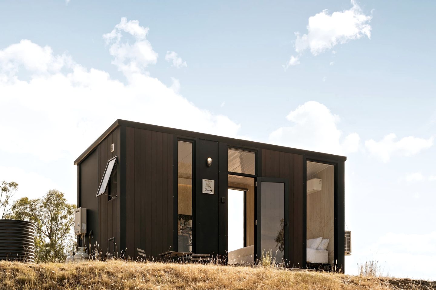 Elevated Tiny House with Valley and Vineyards Views in Victoria