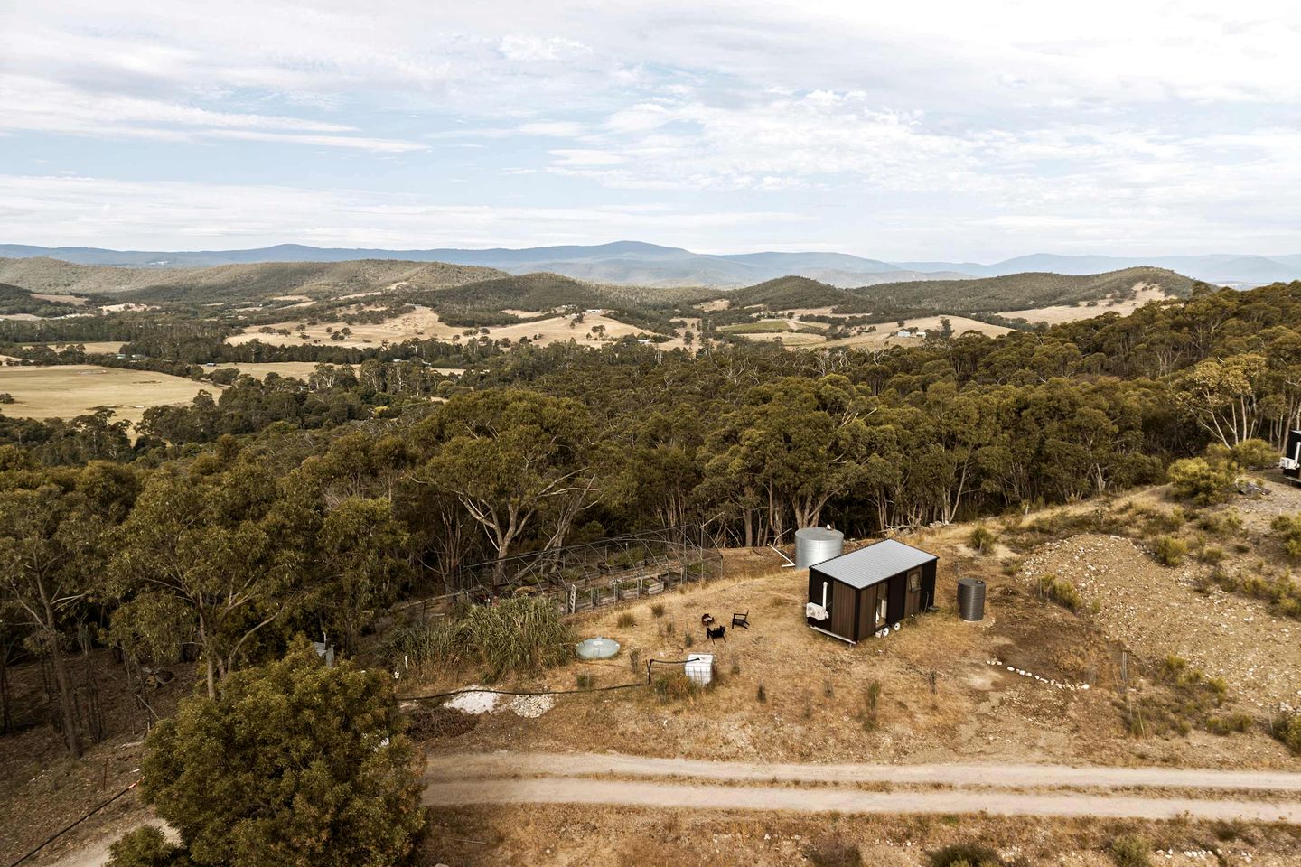 Elevated Tiny House with Valley and Vineyards Views in Victoria