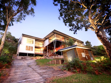 Stylish Lodge Rental on the Coast of Fraser Island in Queensland, Australia photo 5