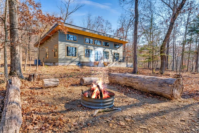 Tranquil Riverside Cabin with Expansive Trails near Elkins, Arkansas
