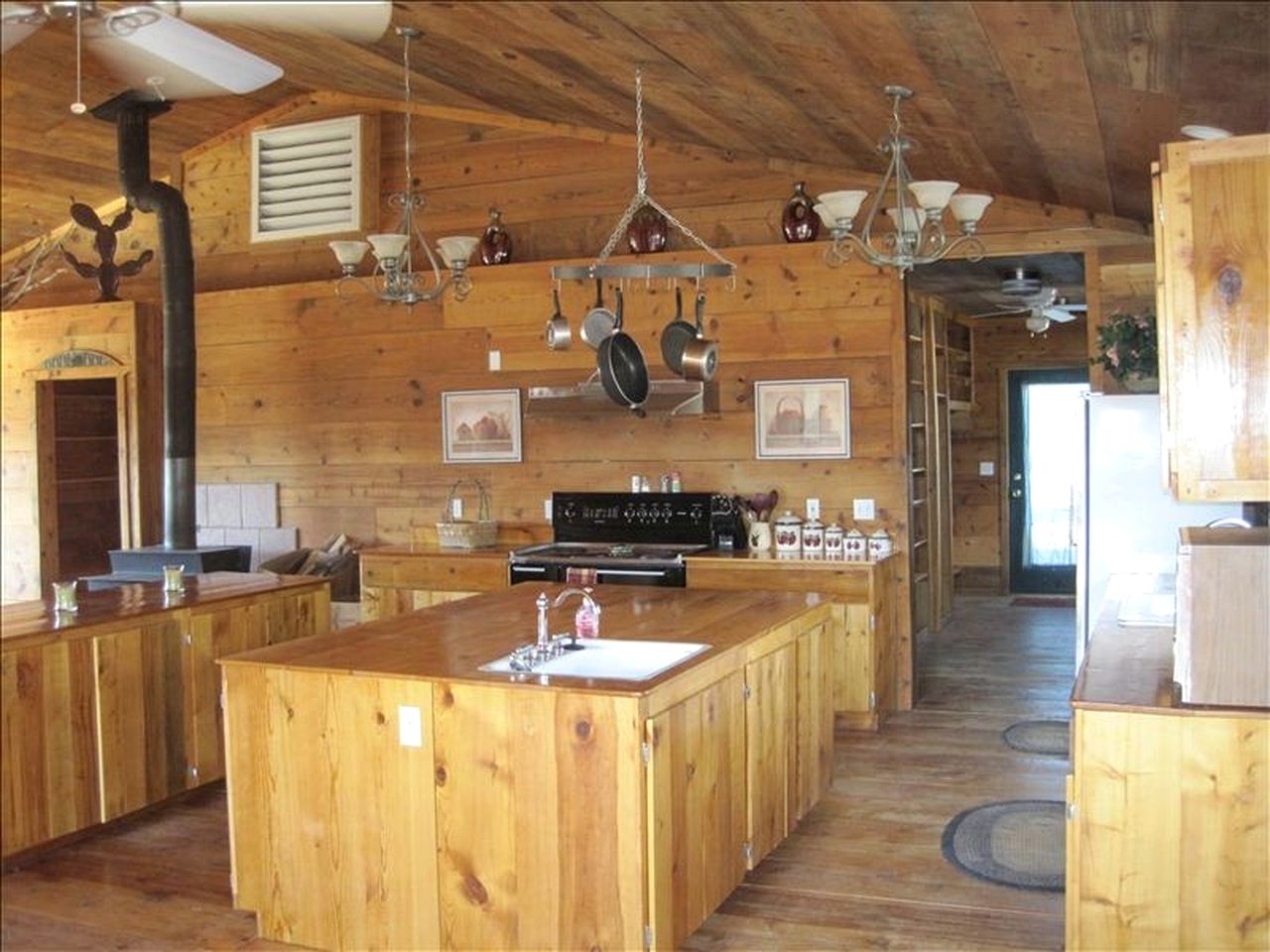 Large Cabin Rental with Breathtaking Mountain Views on Colorado Plains