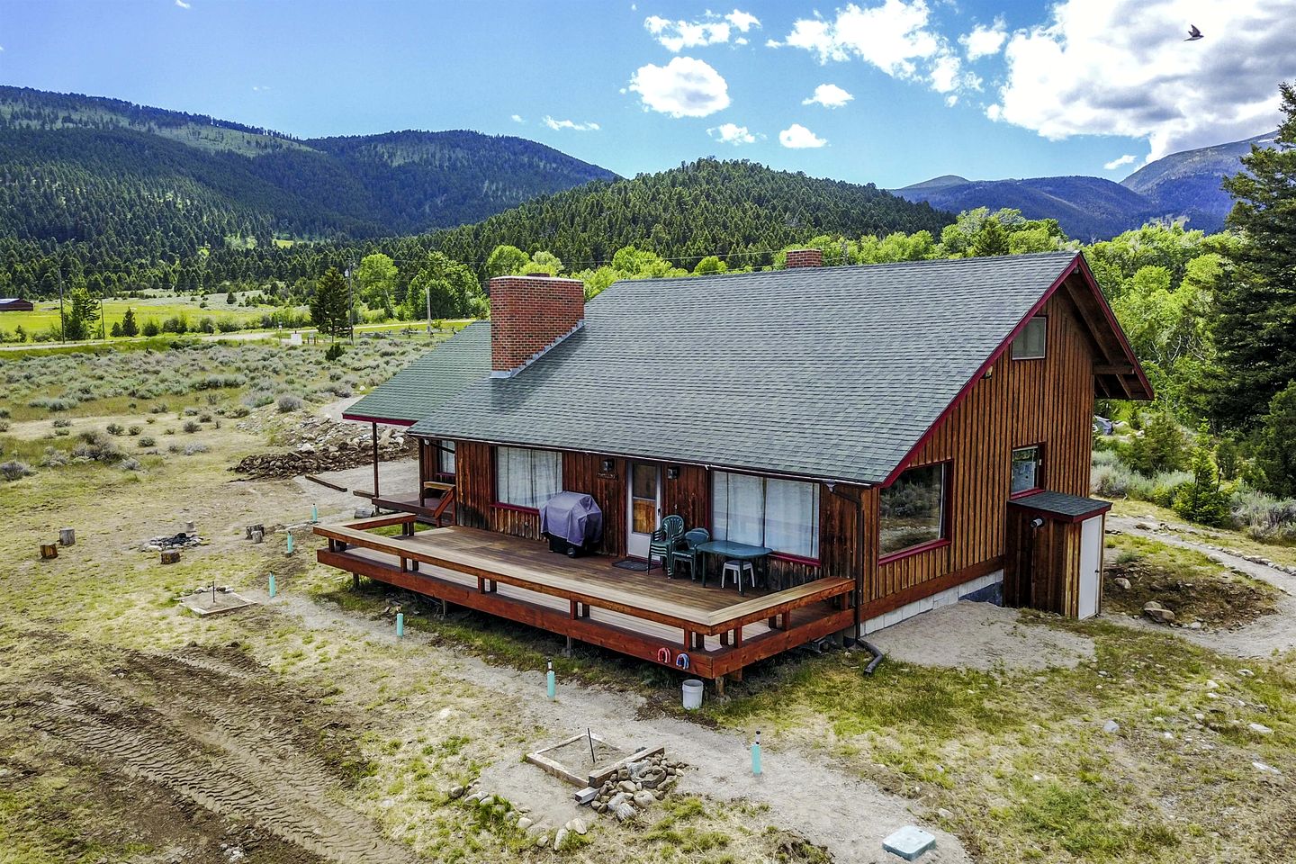 Scenic Cabin with Wildlife Views Near Madison River, Ennis, Montana