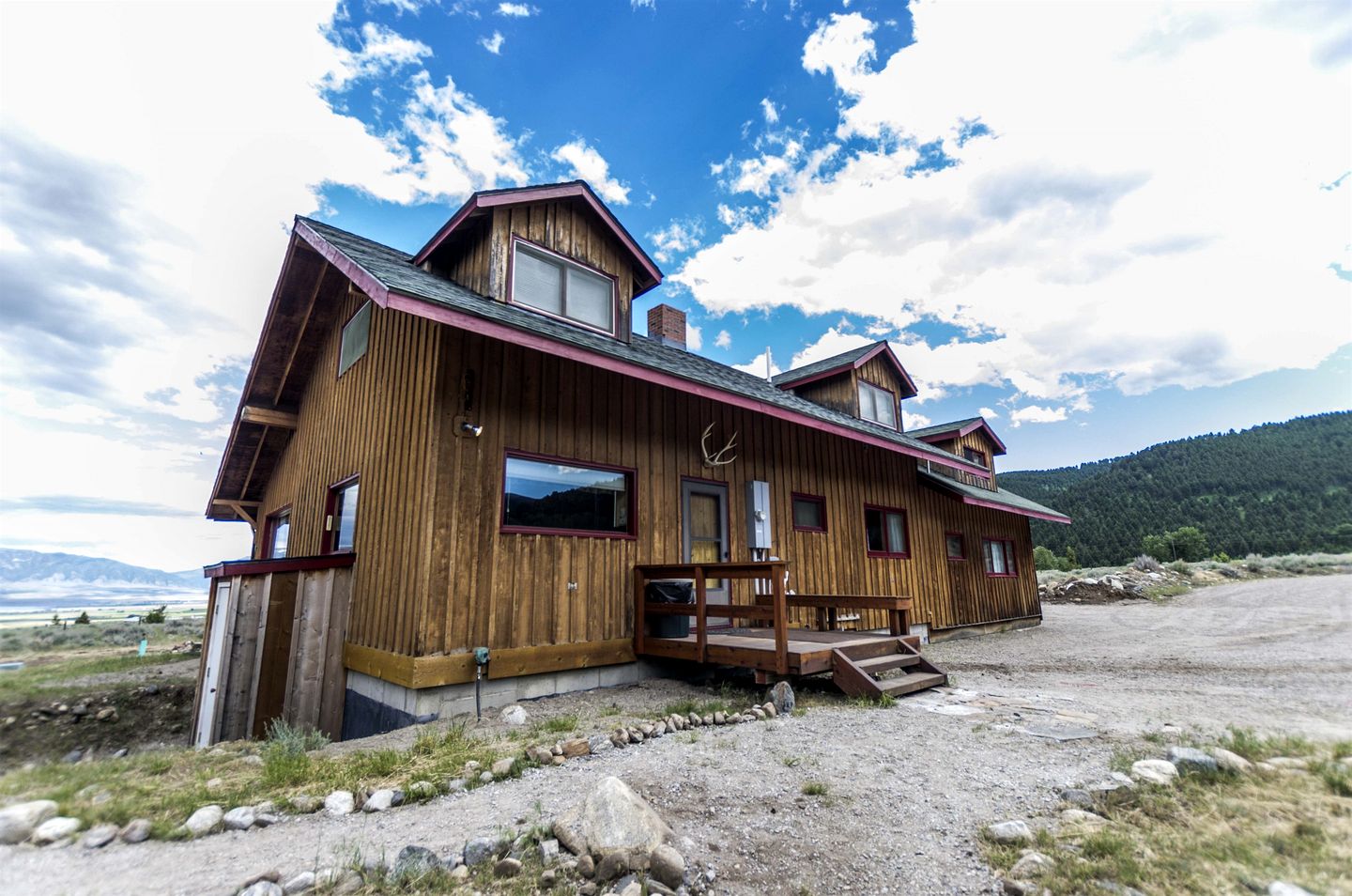 Scenic Cabin with Wildlife Views Near Madison River, Ennis, Montana
