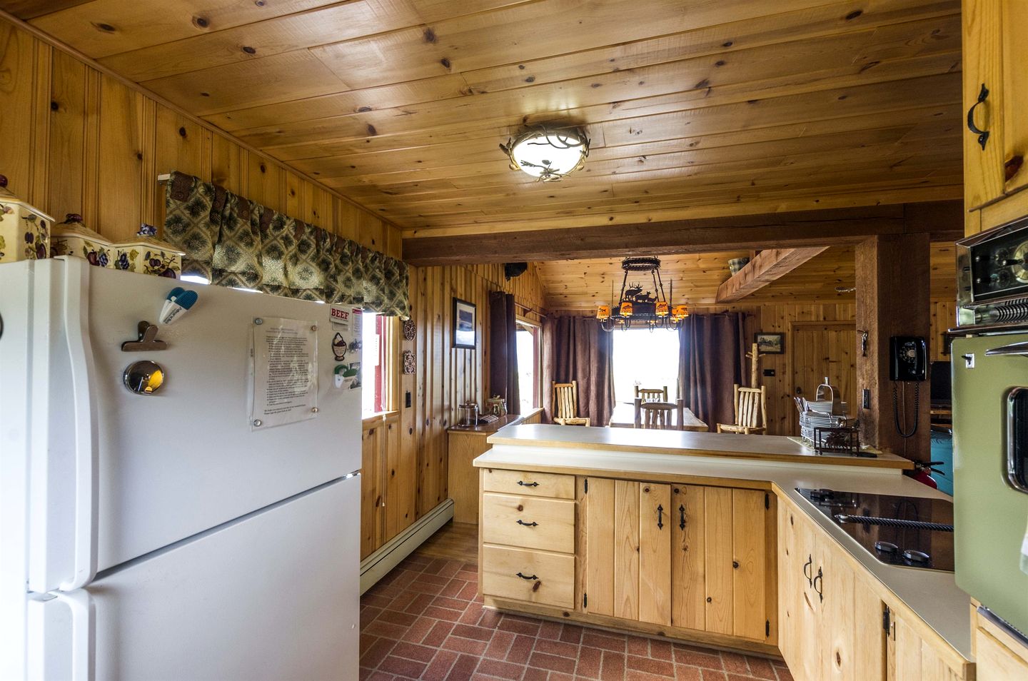 Scenic Cabin with Wildlife Views Near Madison River, Ennis, Montana