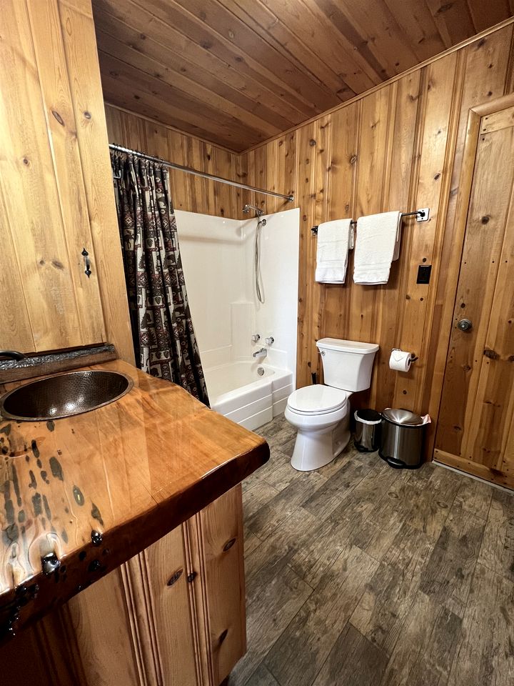 Scenic Cabin with Wildlife Views Near Madison River, Ennis, Montana