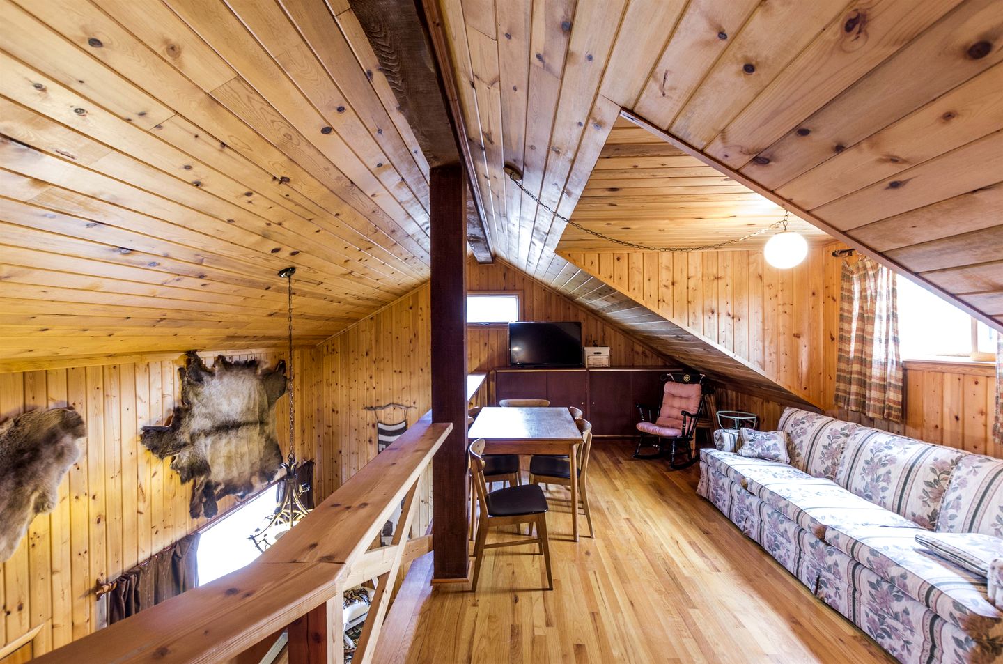 Scenic Cabin with Wildlife Views Near Madison River, Ennis, Montana