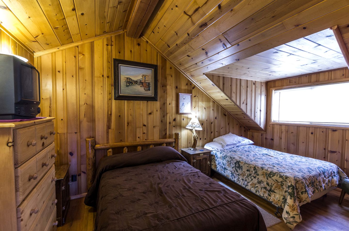 Scenic Cabin with Wildlife Views Near Madison River, Ennis, Montana