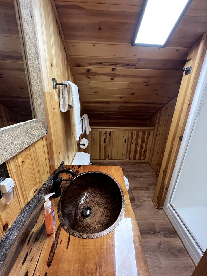 Scenic Cabin with Wildlife Views Near Madison River, Ennis, Montana
