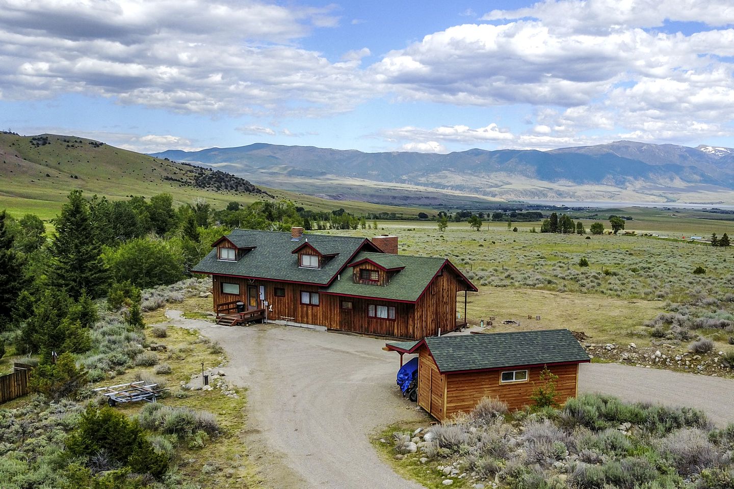 Scenic Cabin with Wildlife Views Near Madison River, Ennis, Montana