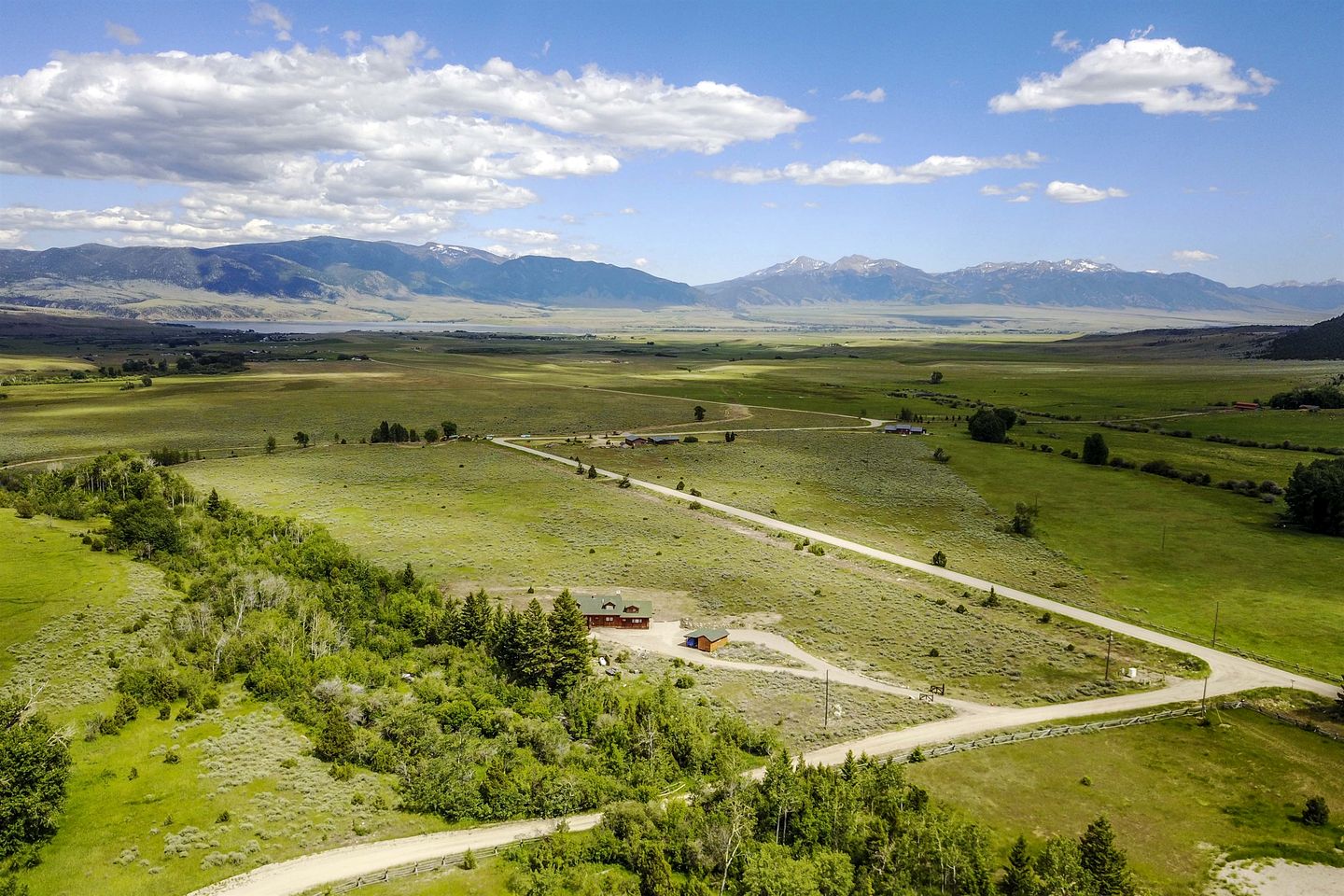 Scenic Cabin with Wildlife Views Near Madison River, Ennis, Montana