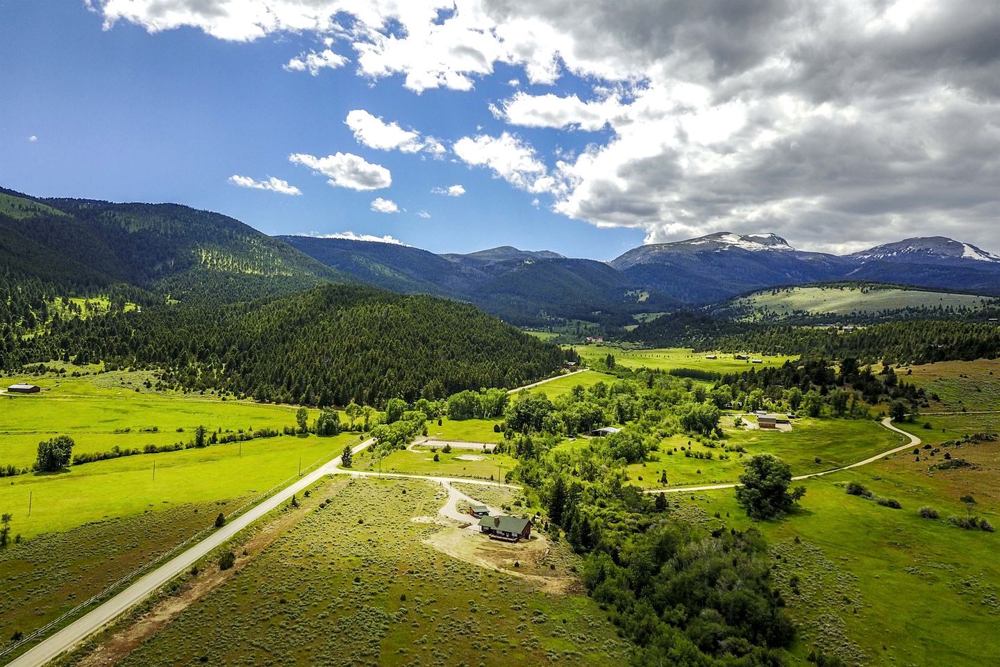 Scenic Cabin with Wildlife Views Near Madison River, Ennis, Montana