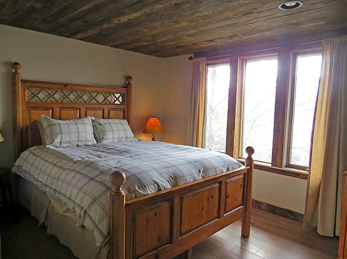 Cabins (West Gariner, Montana, United States)