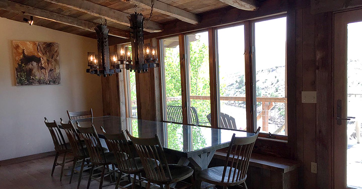 Gorgeous Vacation Rental on the Yellowstone River in Gardiner, Montana
