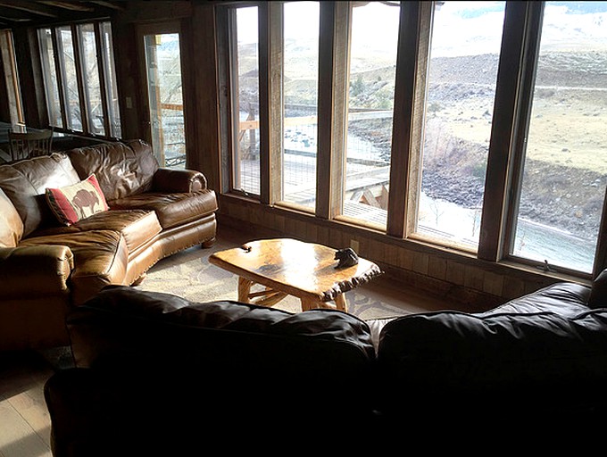 Cabins (West Gariner, Montana, United States)