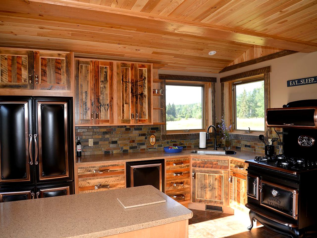 Luxury Cabin Rental with Horse Stables in Canadian Rockies of British Columbia