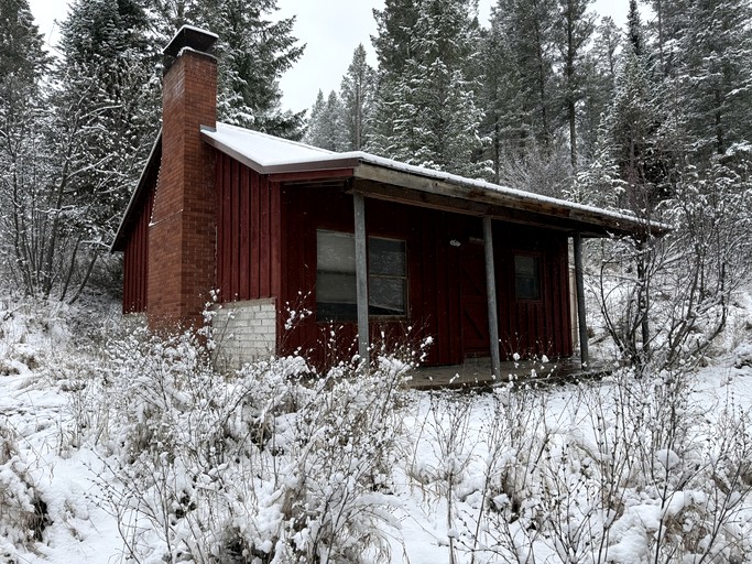 Rustic Lakeside Cabins with Dock & Water Activities near Swan Valley, Idaho