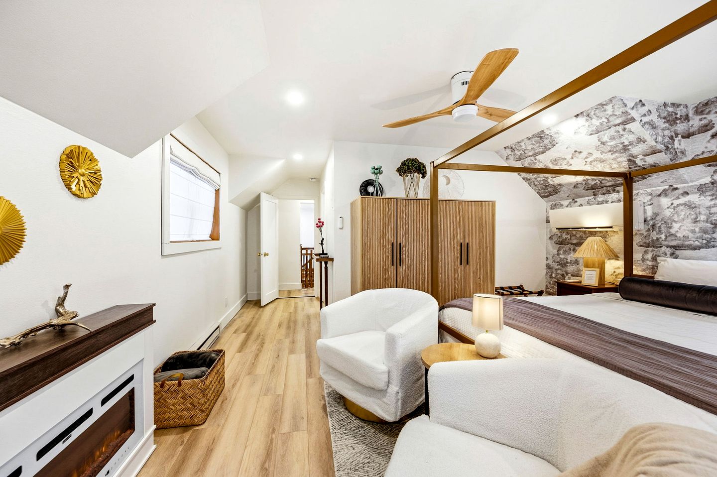 Scenic Farmhouse with Hot Tub & Barrel Sauna, Walk to Beach and Shops in Ellison Bay, WI