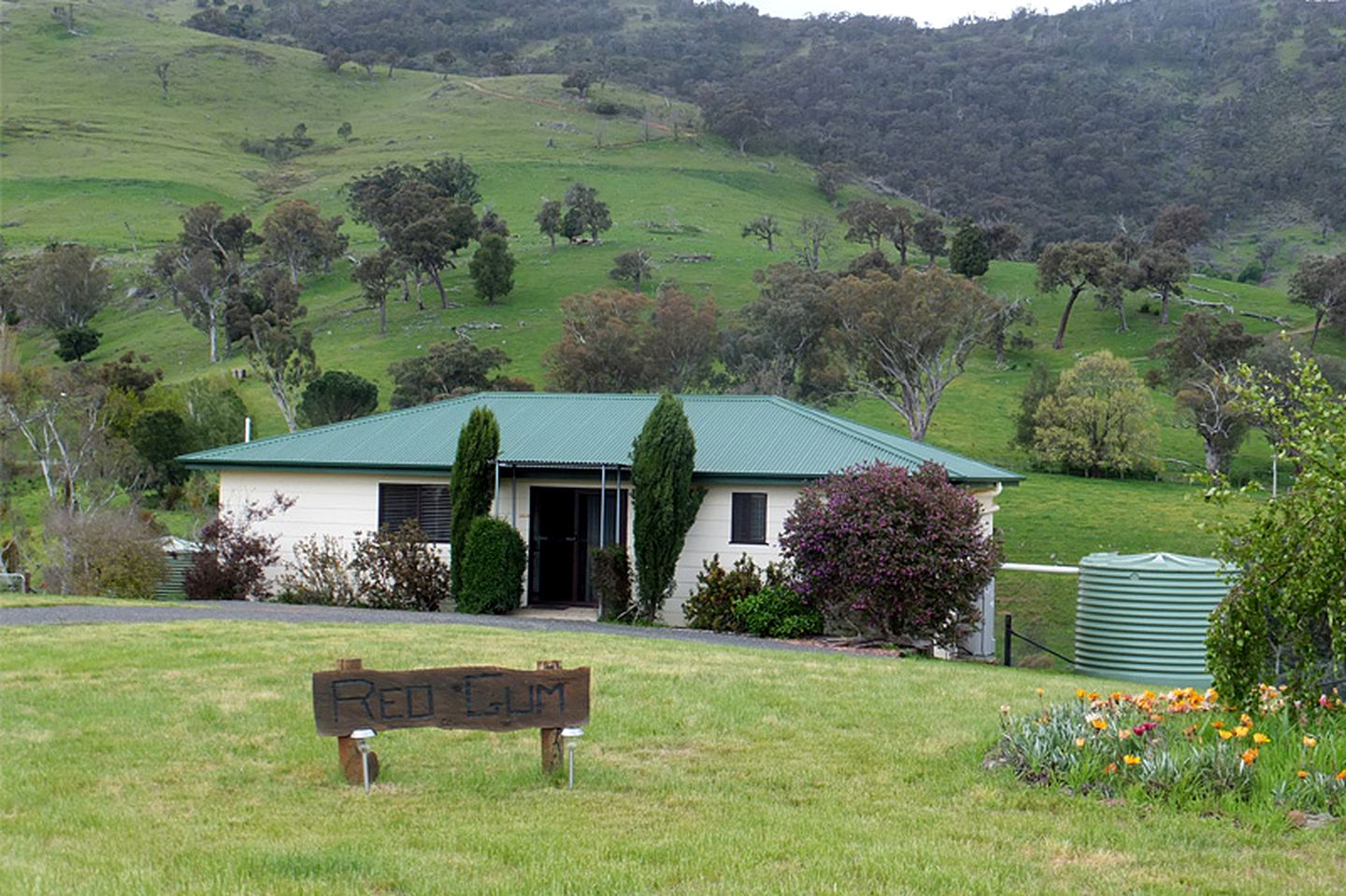 Stunning Pet-Friendly Cottage Rental near Lacmalac, New South Wales