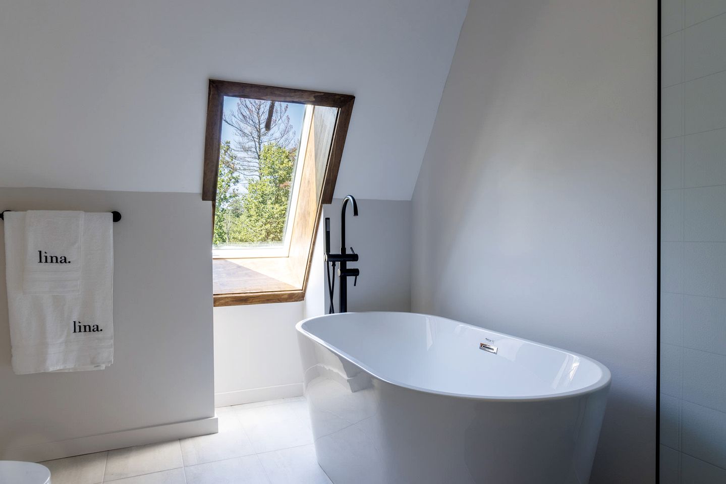 Pet-Friendly A-Frame Newly Renovated with Large Patio in New York