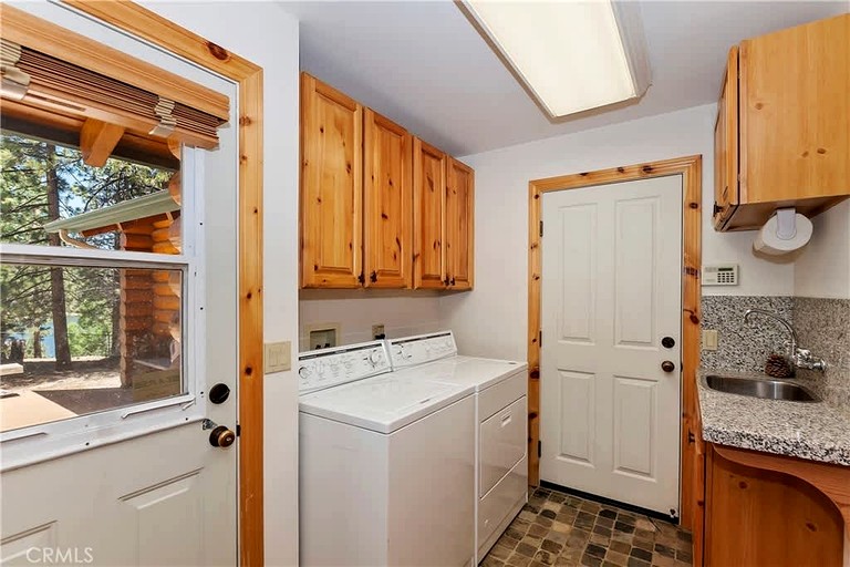 Cabins (United States of America, Big Bear Lake, California)