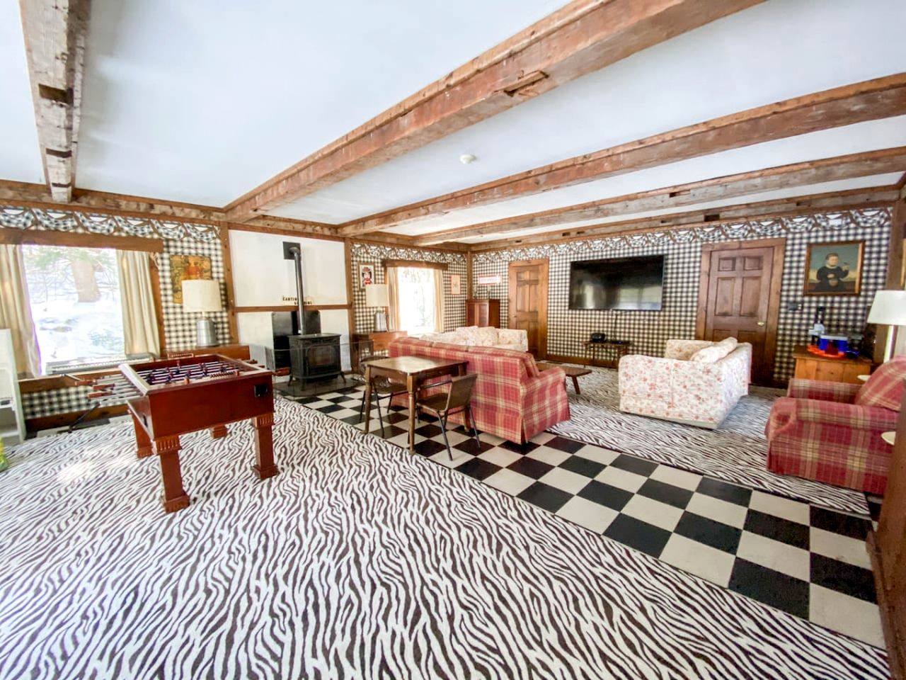 Embrace Nature in this Villa with Gorgeous Vistas in Bartlett, New Hampshire