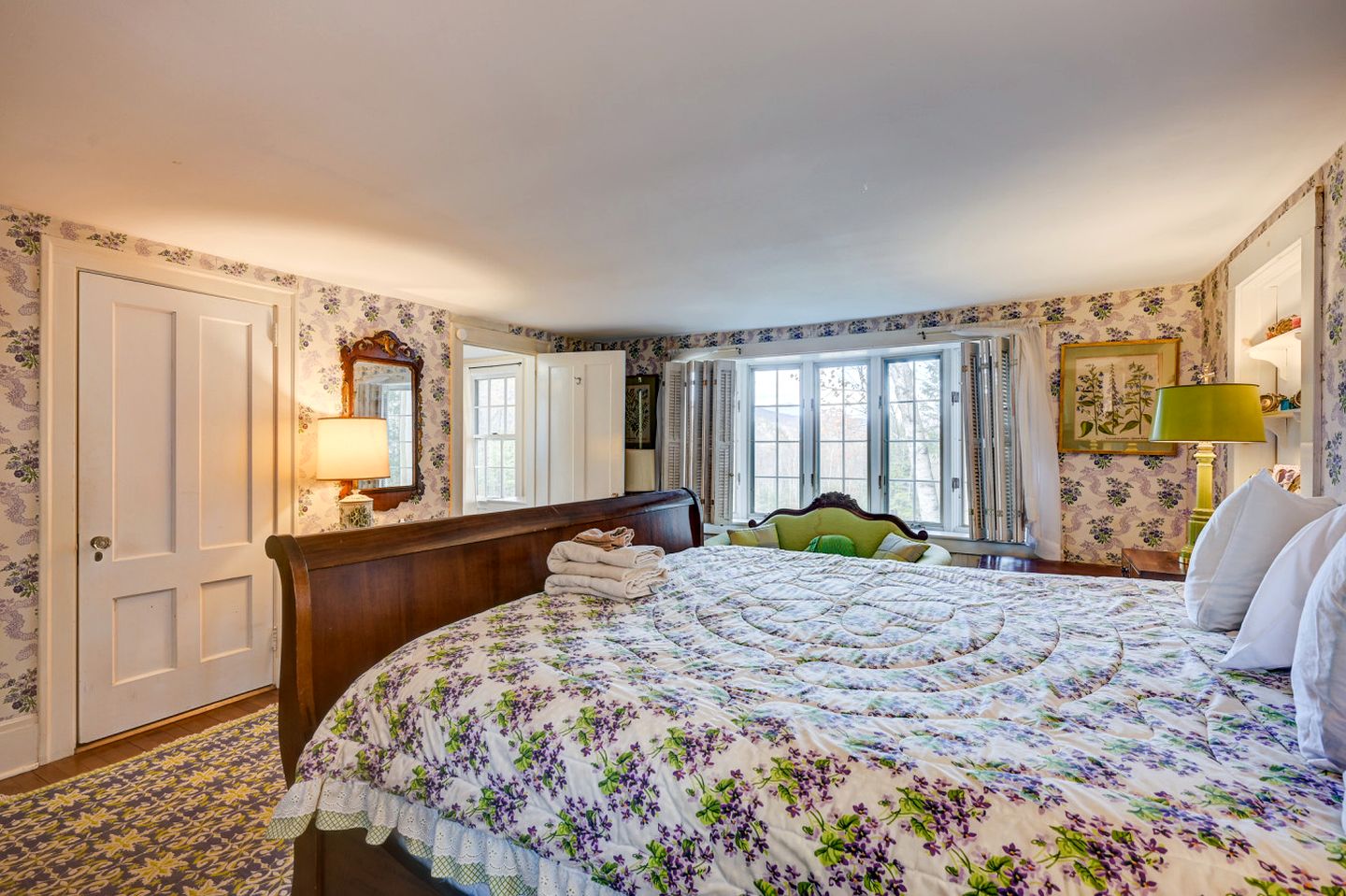 Embrace Nature in this Villa with Gorgeous Vistas in Bartlett, New Hampshire