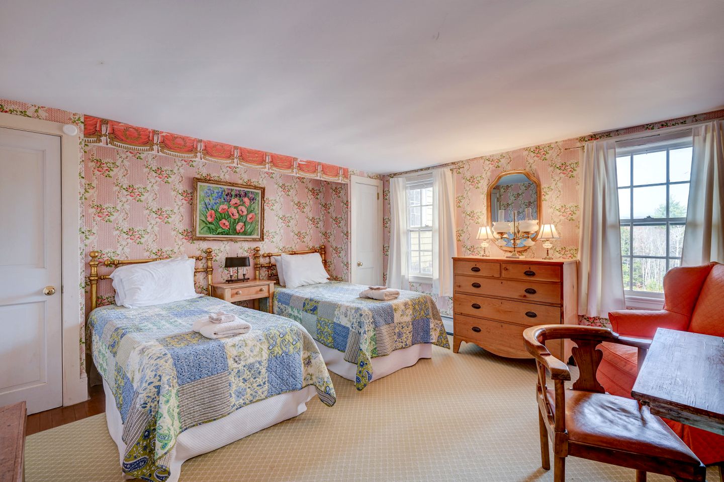 Embrace Nature in this Villa with Gorgeous Vistas in Bartlett, New Hampshire