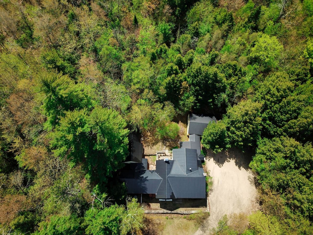 Embrace Nature in this Villa with Gorgeous Vistas in Bartlett, New Hampshire