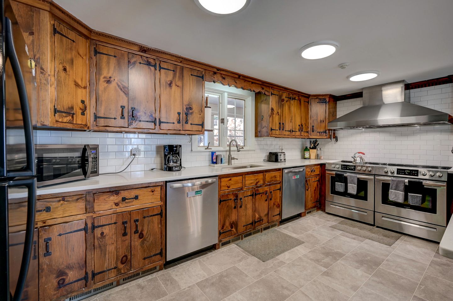 Embrace Nature in this Villa with Gorgeous Vistas in Bartlett, New Hampshire