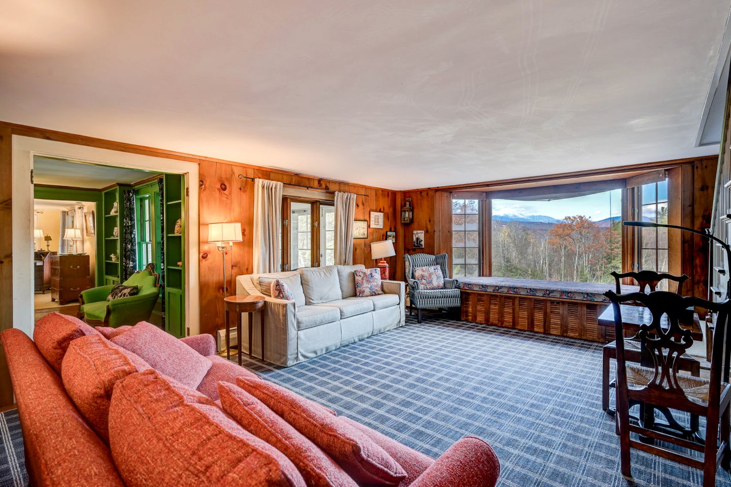 Embrace Nature in this Villa with Gorgeous Vistas in Bartlett, New Hampshire