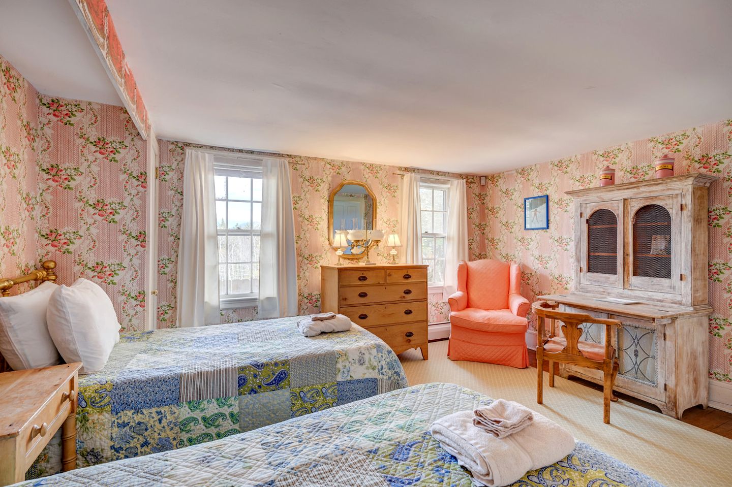 Embrace Nature in this Villa with Gorgeous Vistas in Bartlett, New Hampshire