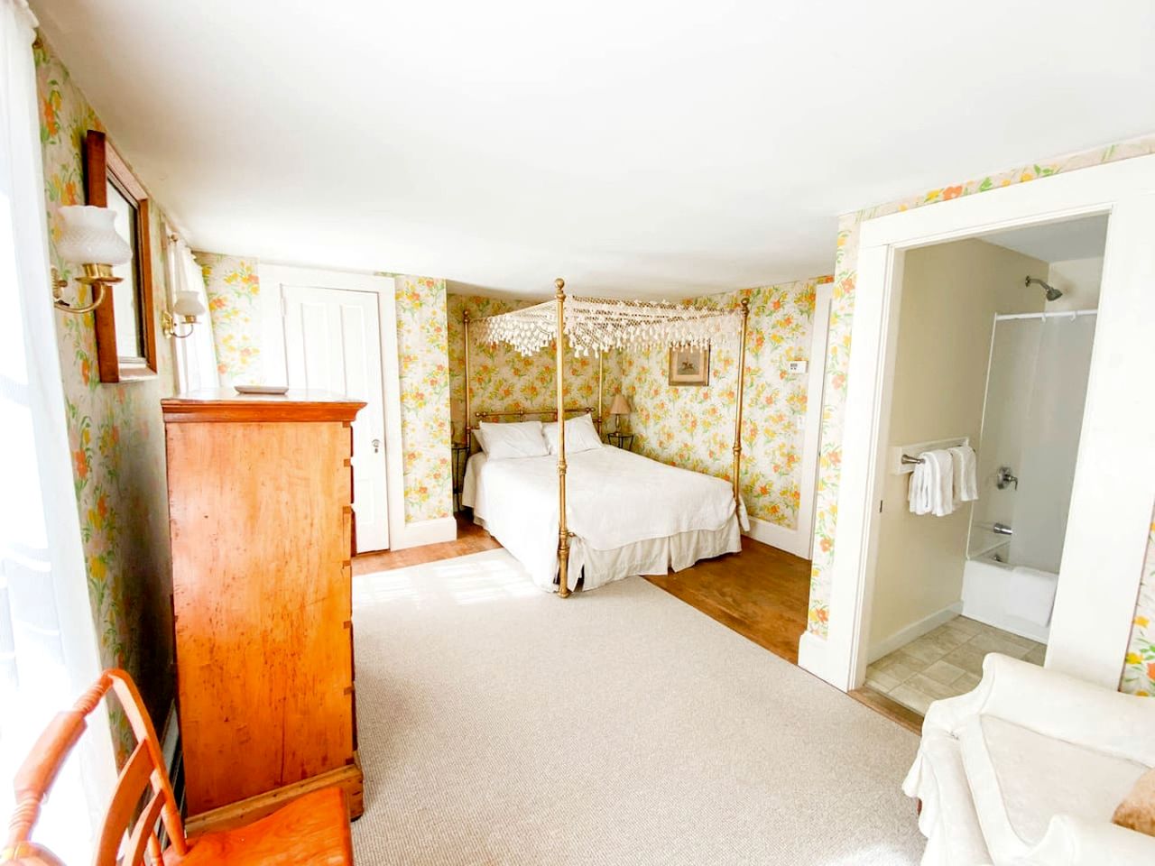 Embrace Nature in this Villa with Gorgeous Vistas in Bartlett, New Hampshire