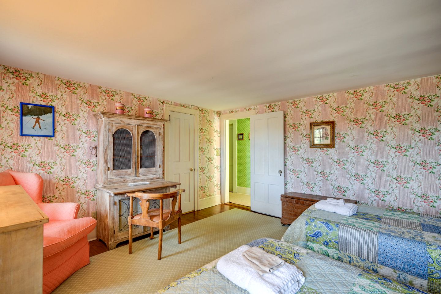 Embrace Nature in this Villa with Gorgeous Vistas in Bartlett, New Hampshire