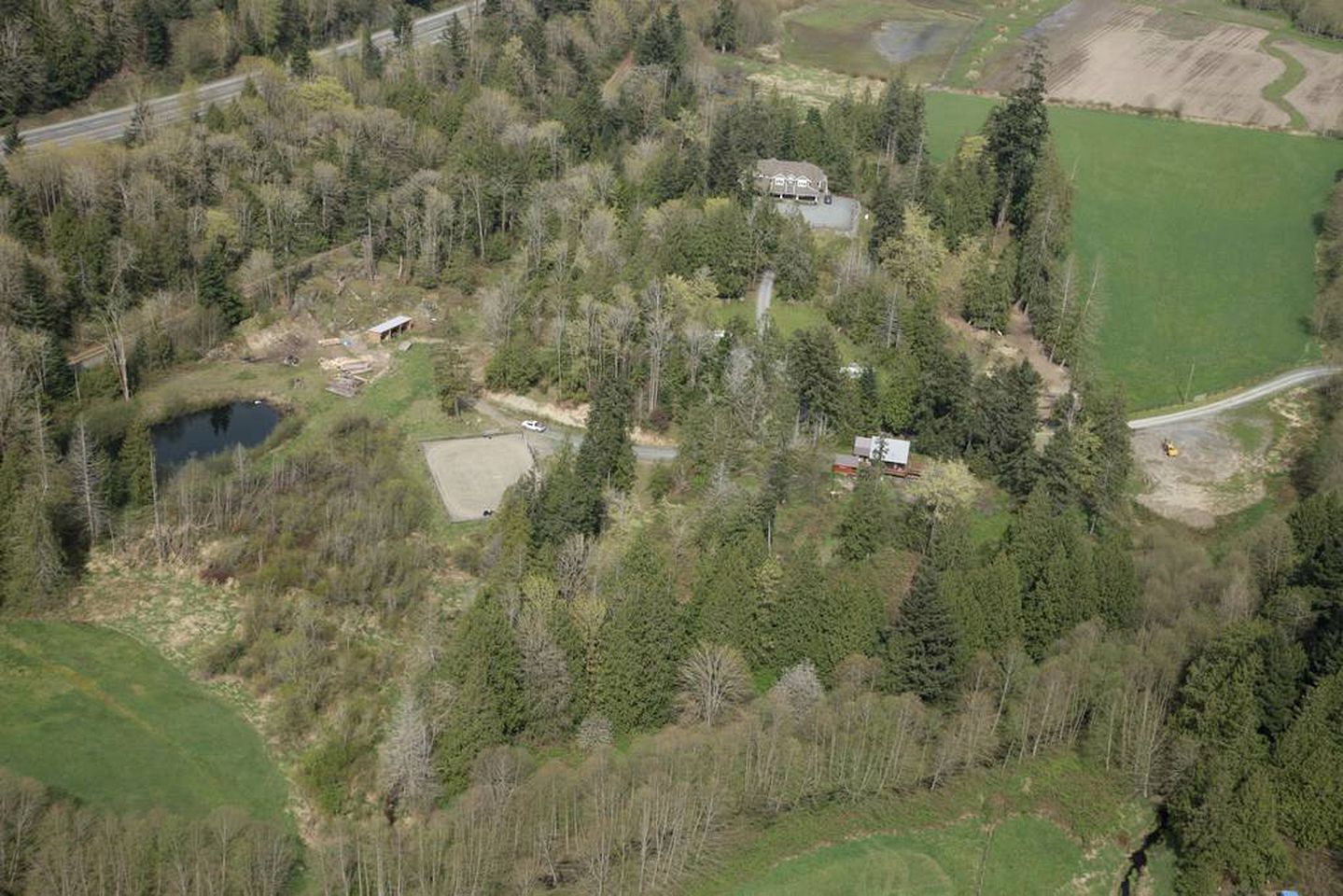 Secluded Cottage with a Salt Water Hot Tub in Westholme, Vancouver Island