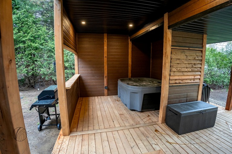 Vacation Rentals (Canada, --, --)