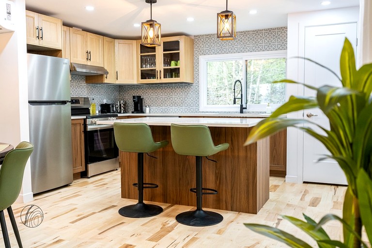 Vacation Rentals (Canada, --, --)