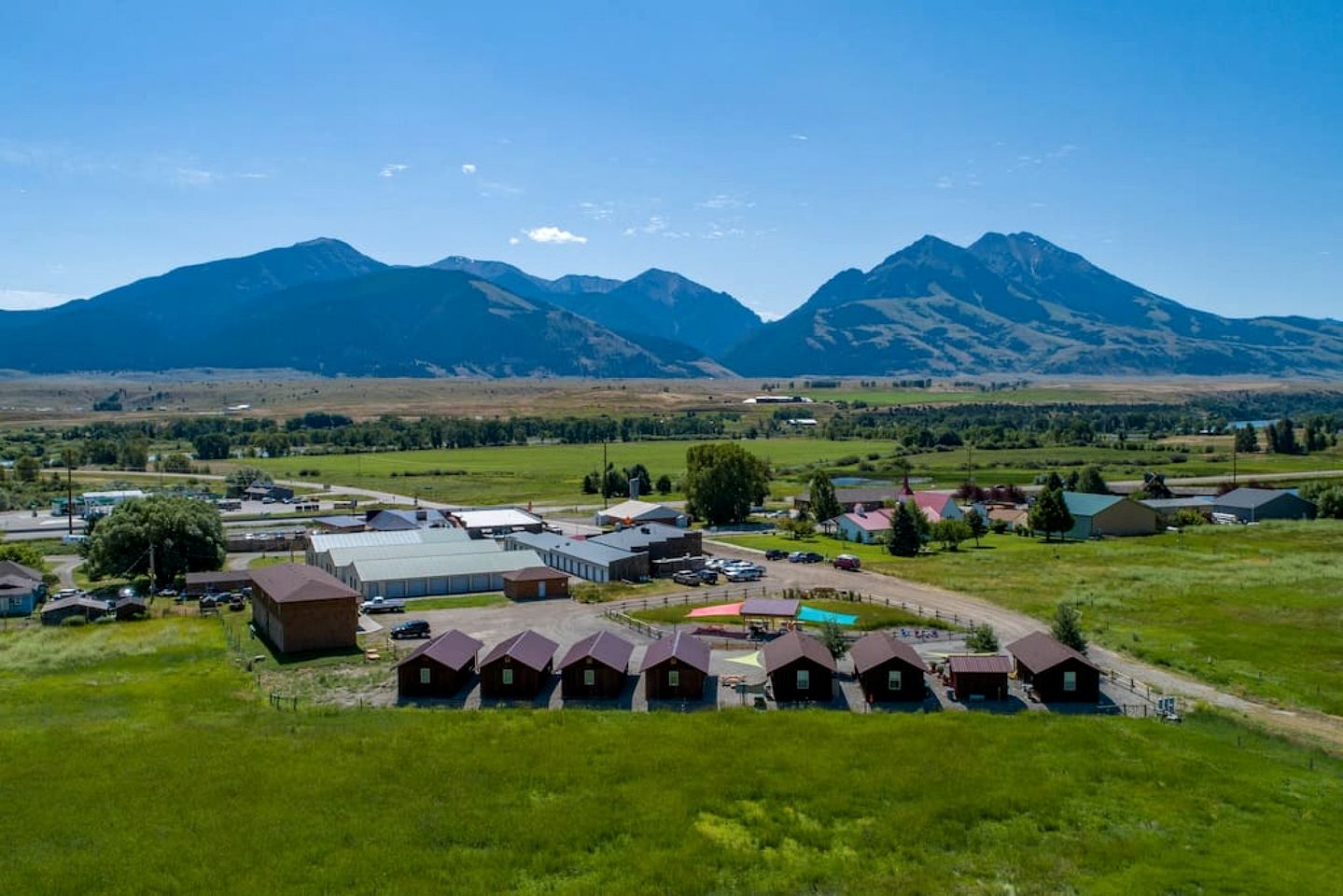 Cute Tiny Cabin near Yellowstone National Park for an Unforgettable Getaway in Emigrant, Montana