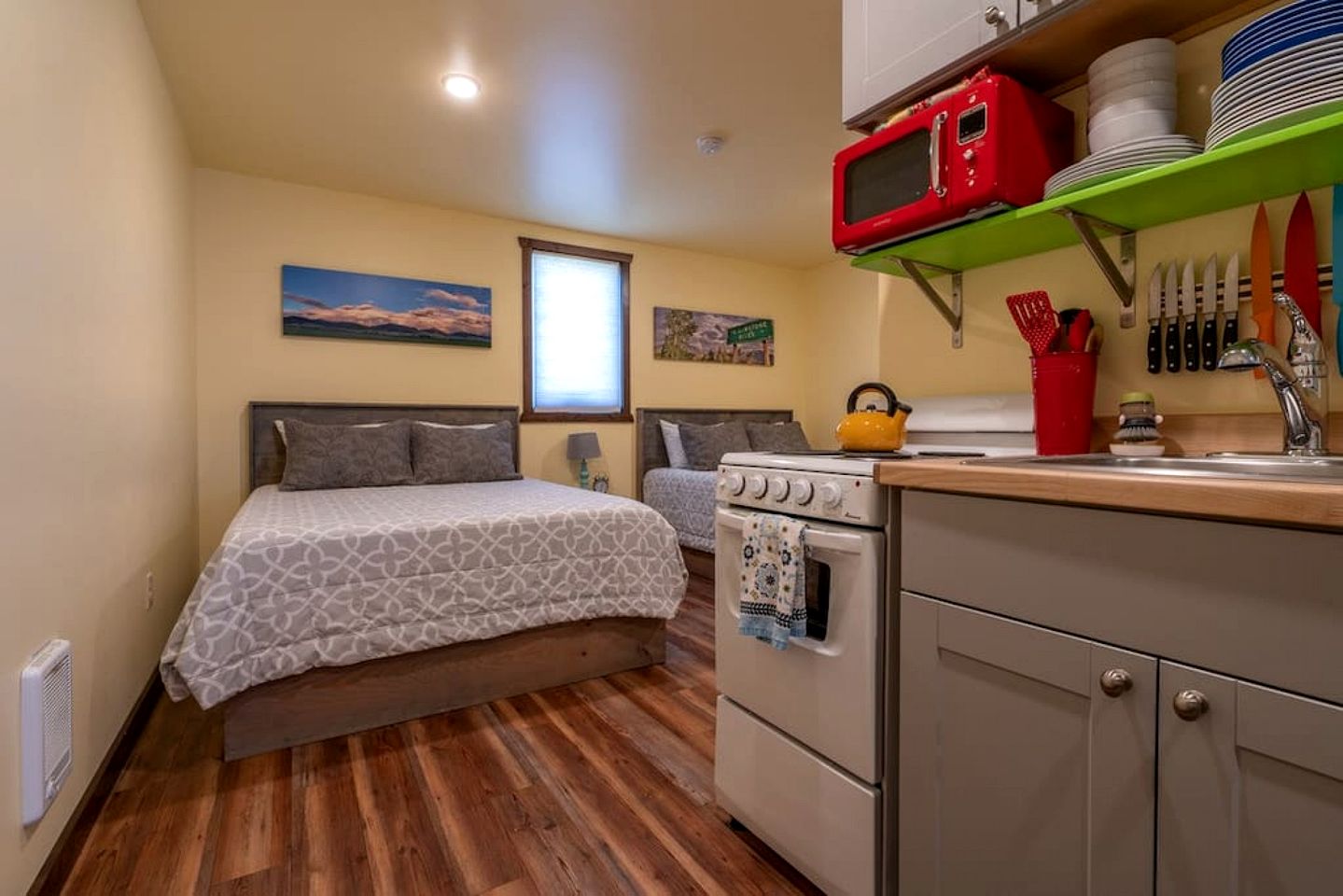 Cute Tiny Cabin near Yellowstone National Park for an Unforgettable Getaway in Emigrant, Montana