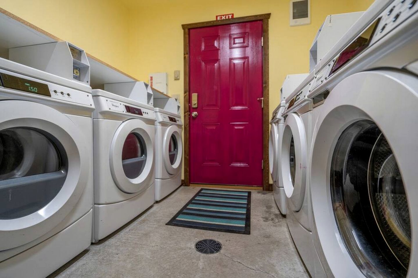 Cozy Tiny Cabin with Breathtaking Emigrant Peak Views for an Amazing Escape in Montana