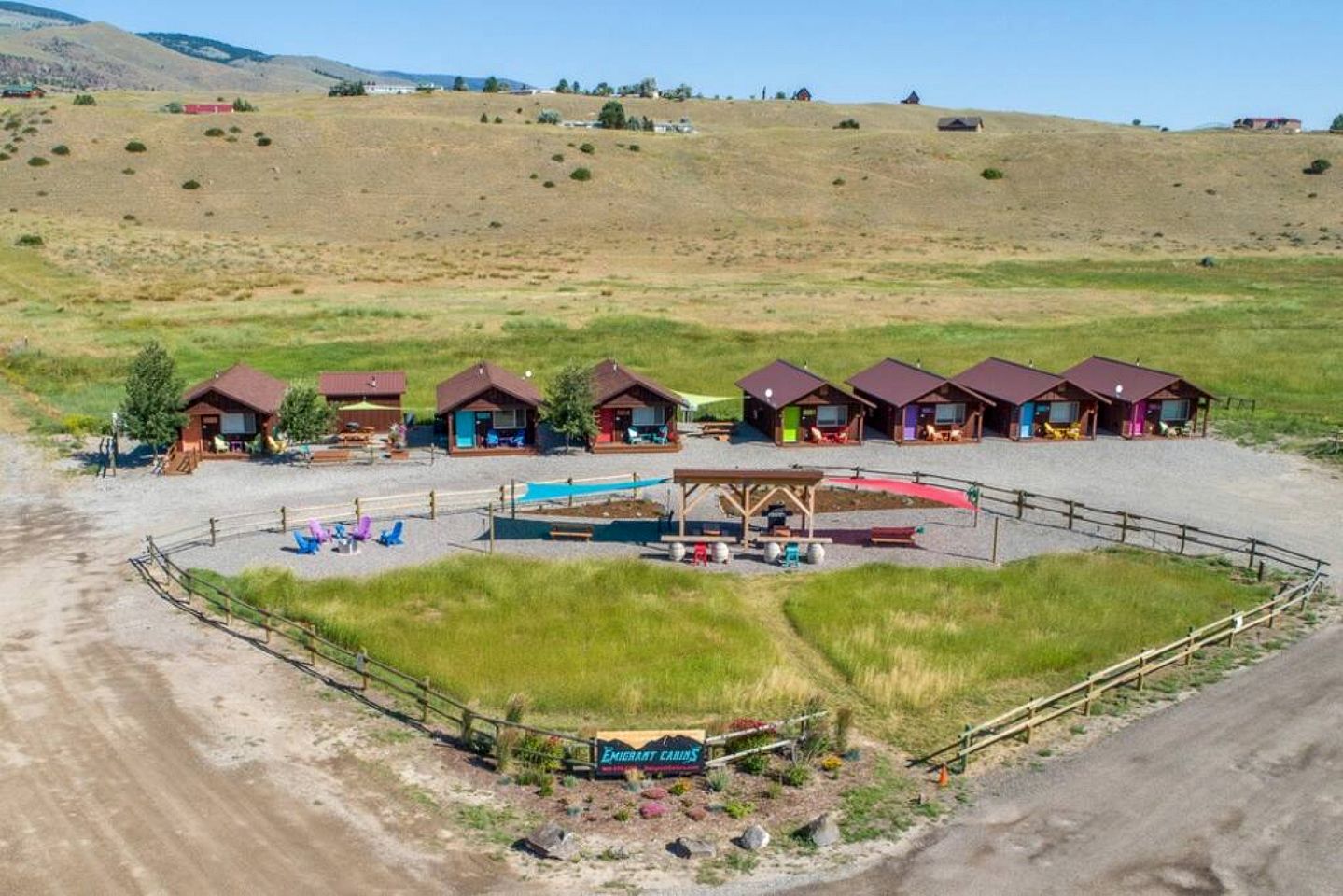 Cozy Tiny Cabin with Breathtaking Emigrant Peak Views for an Amazing Escape in Montana
