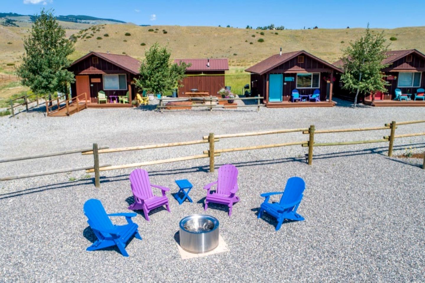 Cozy Tiny Cabin with Breathtaking Emigrant Peak Views for an Amazing Escape in Montana