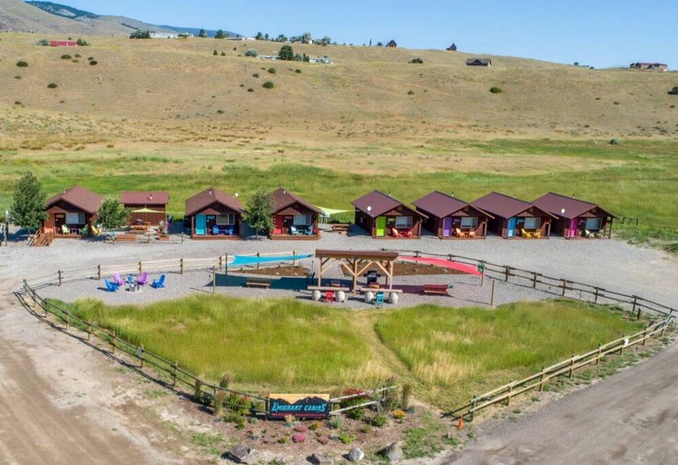 Cabins (United States of America, Emigrant, Montana)