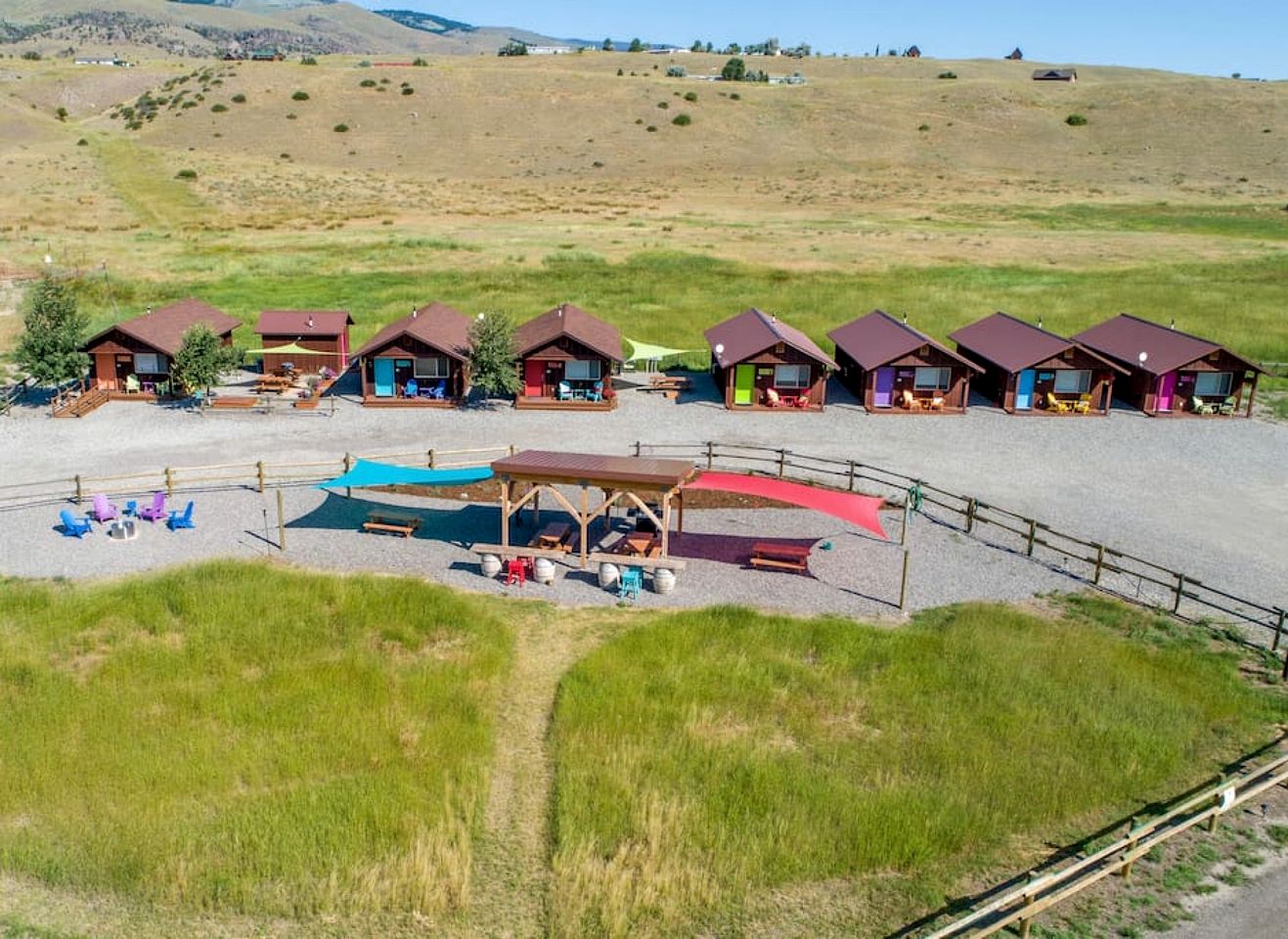 Cozy Tiny Cabin with Breathtaking Emigrant Peak Views for an Amazing Escape in Montana