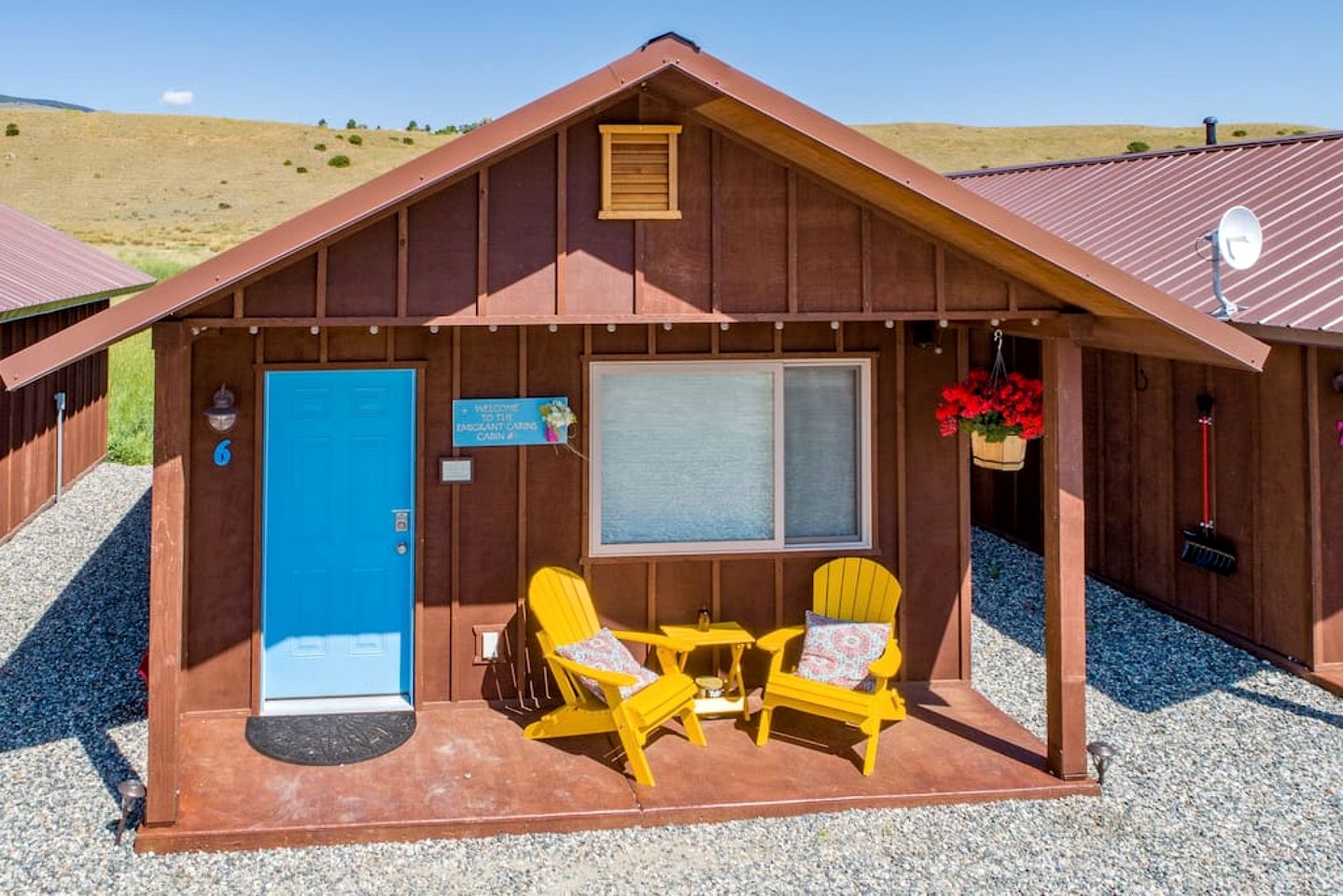 Lovely Tiny Cabin Close to Yellowstone with Incredible Mountain Views in Emigrant, Montana