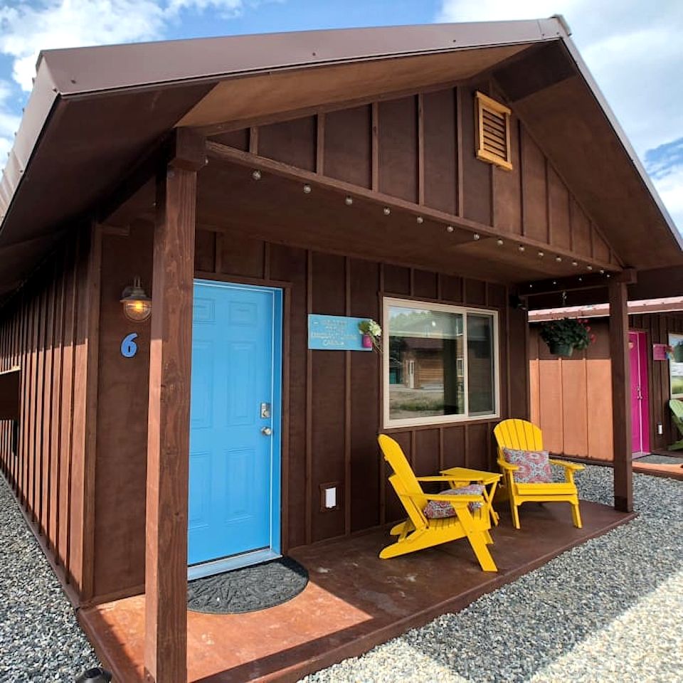 Lovely Tiny Cabin Close to Yellowstone with Incredible Mountain Views in Emigrant, Montana