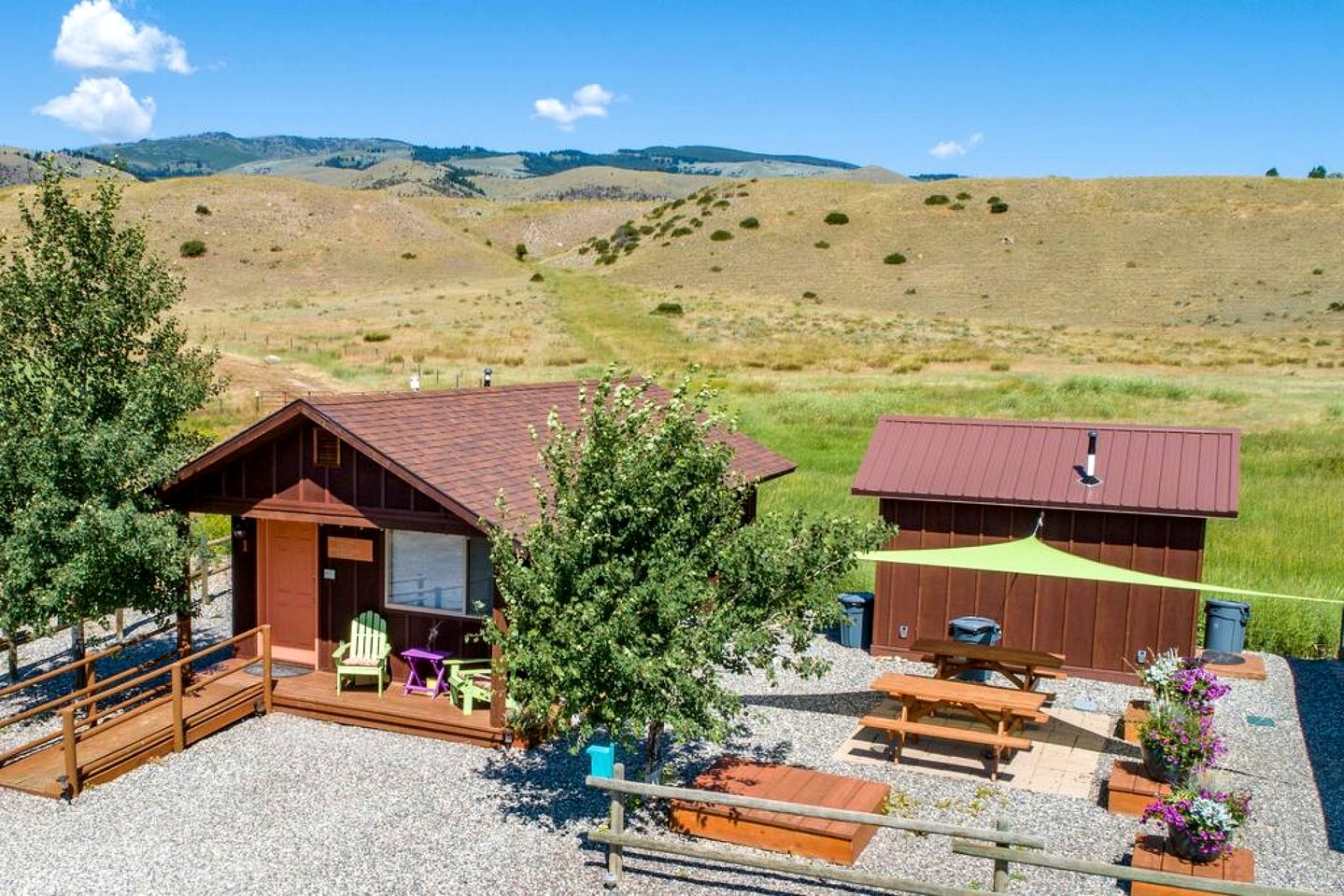 Lovely Tiny Cabin Close to Yellowstone with Incredible Mountain Views in Emigrant, Montana